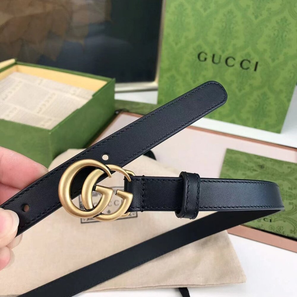 Gucci Elegant Red Leather Belt with Gold Buckle - Picture 1 of 6